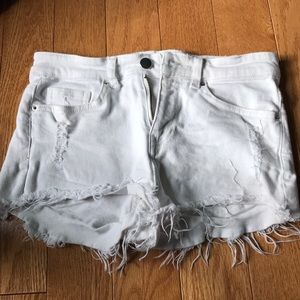 Super cute white jean shorts!!